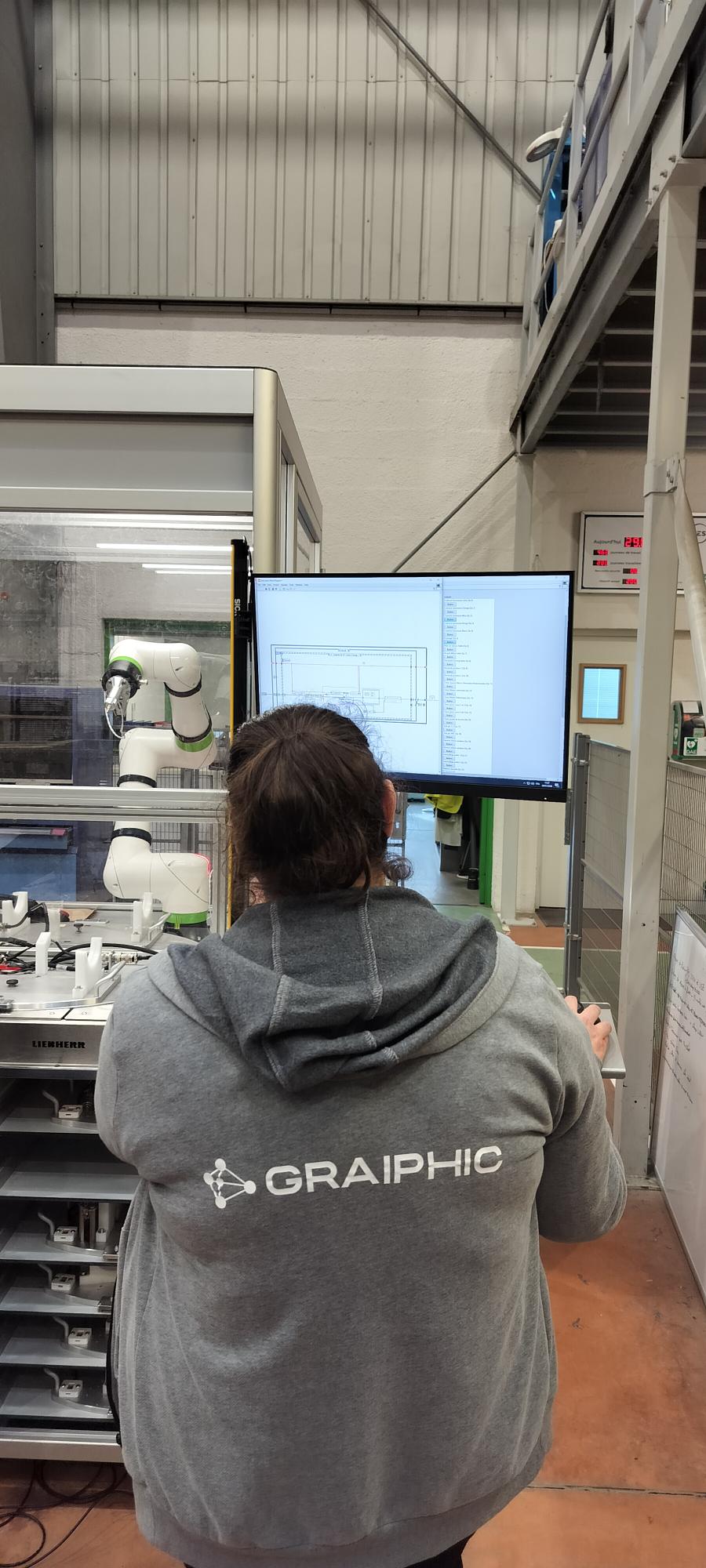 Graiphic engineer with LabVIEW software and a robotic cell
